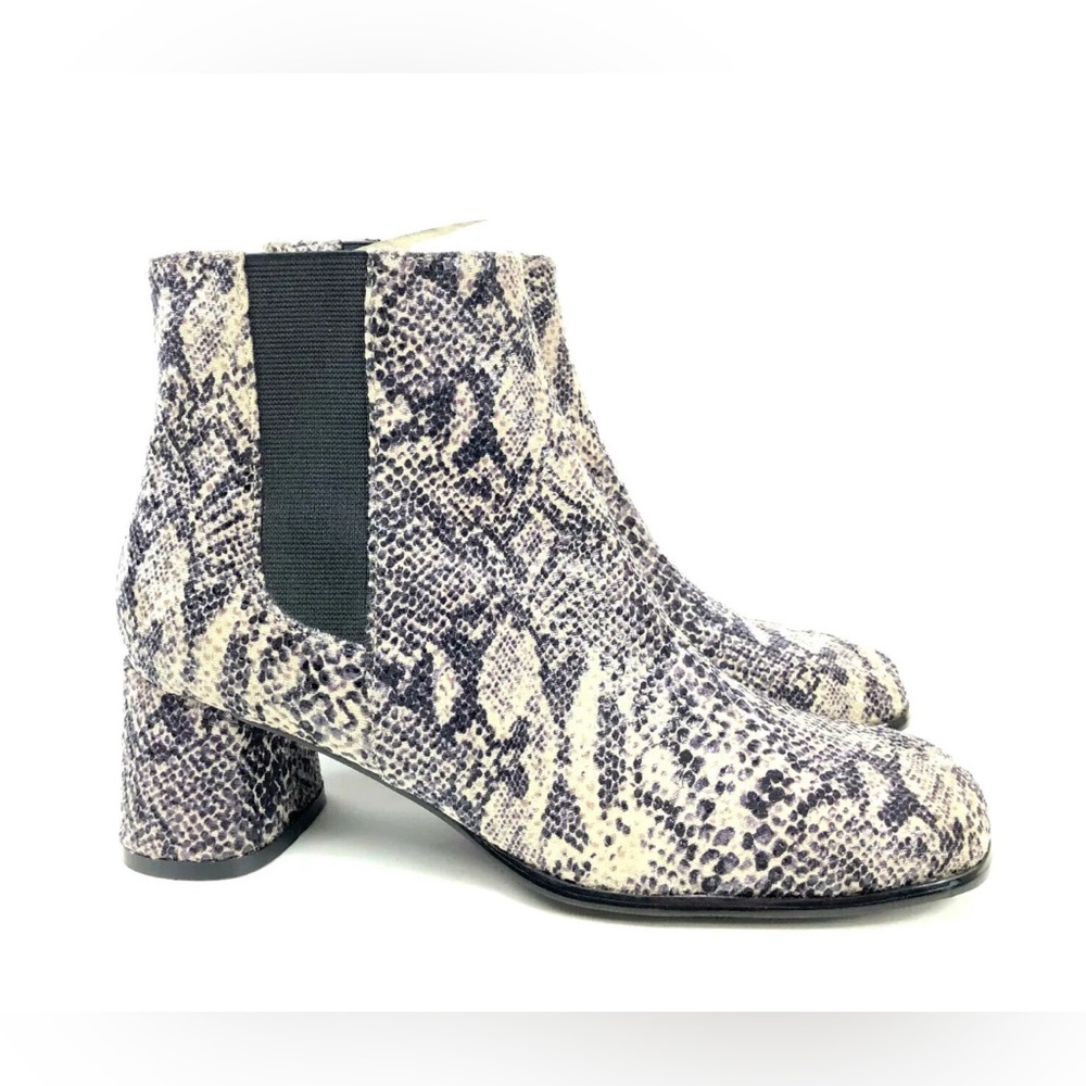 NWOT Chinese Laundry Snakeskin Ankle Booties Size: 7.5